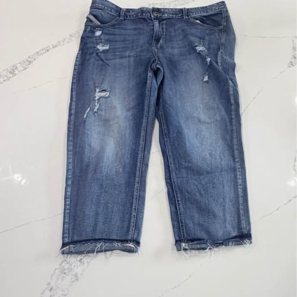 Maurice's Distressed Blue Size 22 Capri Jeans, 21” waist 11” rise 24” inseam C77